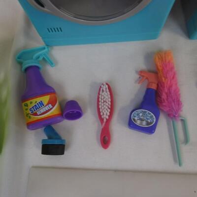 Small Toy Washing and Drying Machine, Both Turn on and Spin, With Accessories