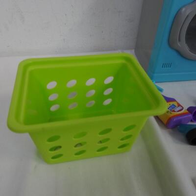 Small Toy Washing and Drying Machine, Both Turn on and Spin, With Accessories