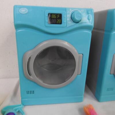 Small Toy Washing and Drying Machine, Both Turn on and Spin, With Accessories