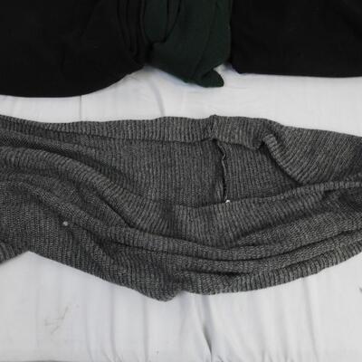 4 Sweaters and 1 Infinity Scarf, Meduim-Large, Village, IM Collection, Arlando
