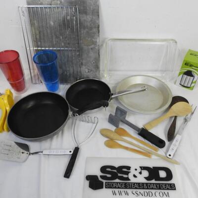 19 pc Kitchen: Ez Twist Cheese Grater, Pans, Meat Tenderizer