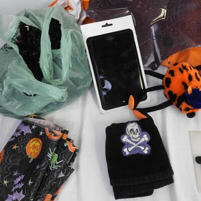14 pc Halloween Lot, Table Cloths, Spiders, Skeletons
