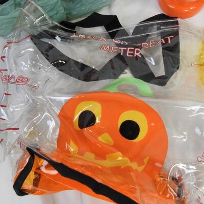 14 pc Halloween Lot, Table Cloths, Spiders, Skeletons