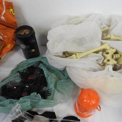 14 pc Halloween Lot, Table Cloths, Spiders, Skeletons