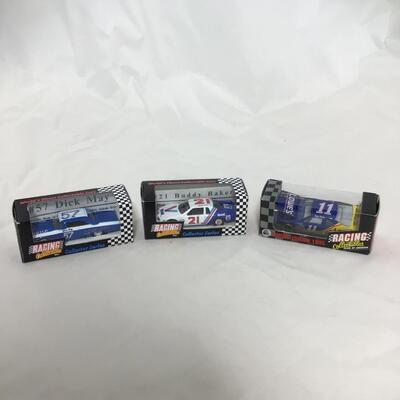 (87) NASCAR | Mixed Group of different Racing Car Collectibles