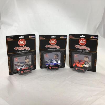 (100) NASCAR | Mixed Group of Racing Champions Collector Cars