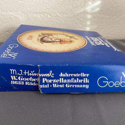 Vintage M.J. Hummel 1978 Annual Plate in box