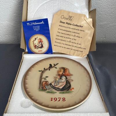 Vintage M.J. Hummel 1978 Annual Plate in box