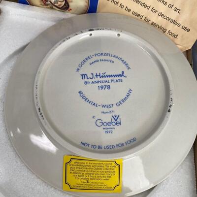 Vintage M.J. Hummel 1978 Annual Plate in box