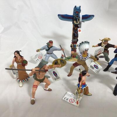(113) PAPO | Mixed Group of Wild West, Cowboys, and Indian Figures