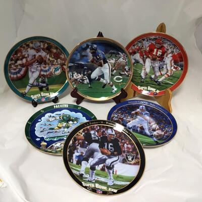 (117) FOOTBALL | Mixed Group of Football Collector Plates