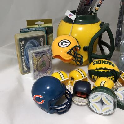 (127) PACKERS | Mixed Group of Football Collector Items