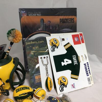 (127) PACKERS | Mixed Group of Football Collector Items