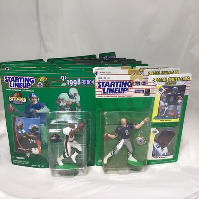 (145) STARTING LINEUP | Mixed Group of Football Figures