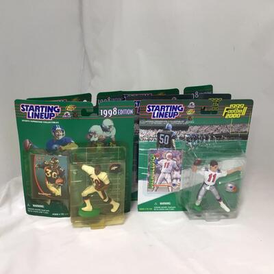 (145) STARTING LINEUP | Mixed Group of Football Figures