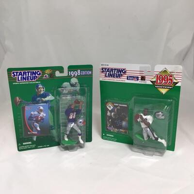 (146) STARTING LINEUP | Mixed Group of Football Figures