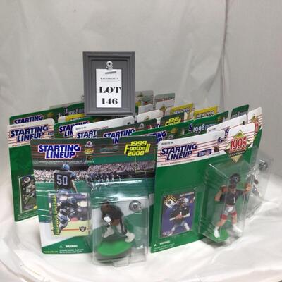 (146) STARTING LINEUP | Mixed Group of Football Figures