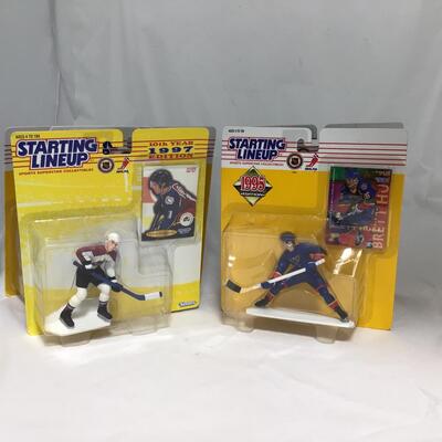 (147) STARTING LINEUP | Mixed Group of Hockey Figures