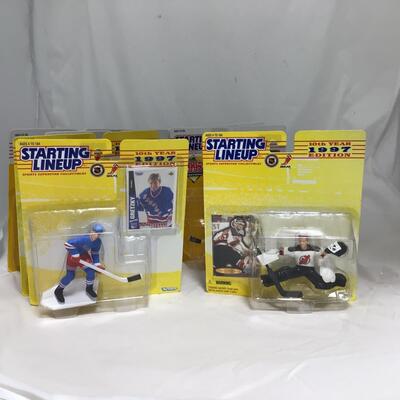 (147) STARTING LINEUP | Mixed Group of Hockey Figures