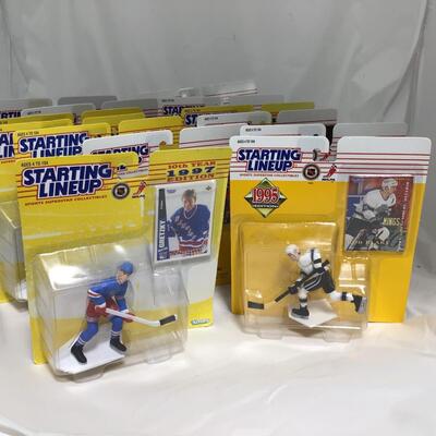 (147) STARTING LINEUP | Mixed Group of Hockey Figures