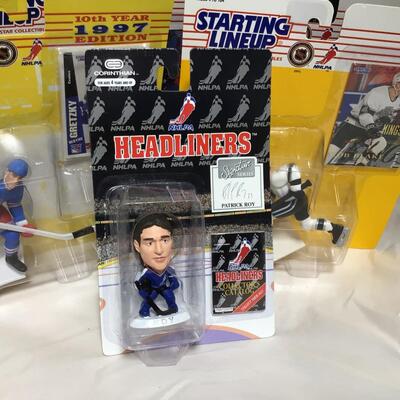 (147) STARTING LINEUP | Mixed Group of Hockey Figures