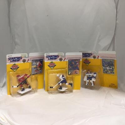 (147) STARTING LINEUP | Mixed Group of Hockey Figures
