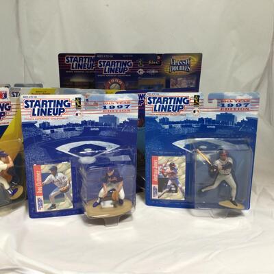 (148) STARTING LINEUP | Mixed Group of Baseball Figures