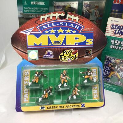 (149) PACKERS | Mixed Group of Packers Figures