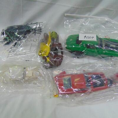 Item 9029 Pieces of model kits
