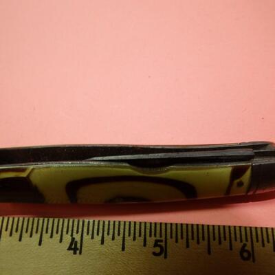 Western Pocket Knife, Yellow Swirl handle