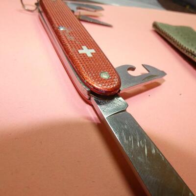 Vintage Victorinox Switzerland Swiss army knife, ridged