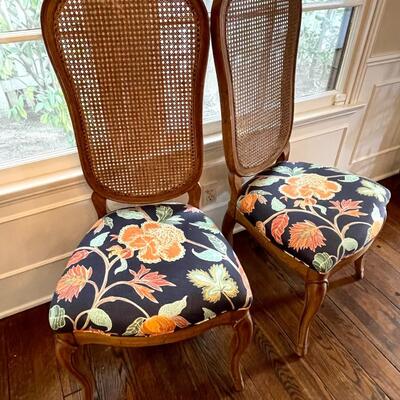 LOT 2  VINTAGE FRENCH PROVINCIAL DINING ROOM SET 6 CHAIRS 2 LEAVES