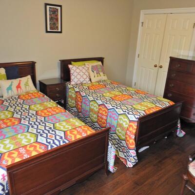 Vintage Mahogany Twin Bed Set