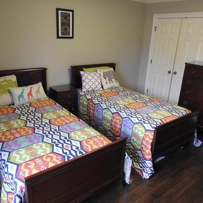 Vintage Mahogany Twin Bed Set