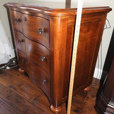 Broyhill 3 Drawer Bowfront Accent Chest
