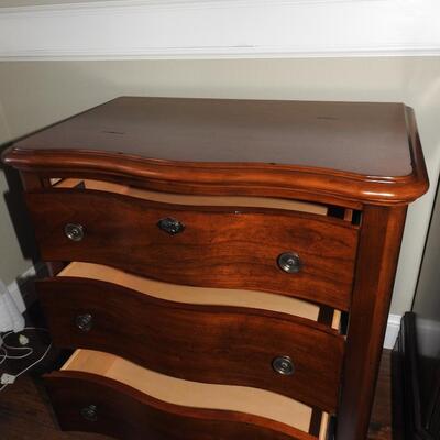 Broyhill 3 Drawer Bowfront Accent Chest