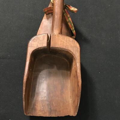 Lot 5: Antique Primative Wooden Hand Scoop - Decorative Piece
