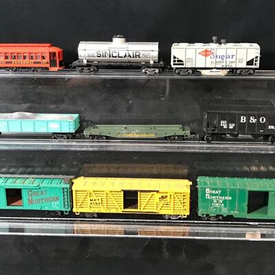 Lot 11: Nine Vintage HO Scale Train Cars