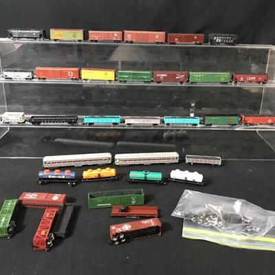Lot 12: Big Collection of N Scale Train Cars