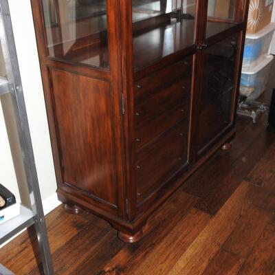 Beautiful Home Meridian Double Glass Door lIghted  China Hutch