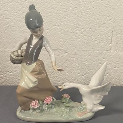 Lladro Porcelain "Aggressive Goose" Figurine