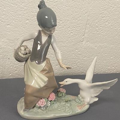 Lladro Porcelain "Aggressive Goose" Figurine