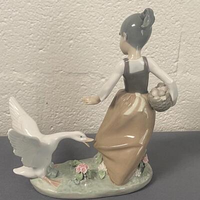 Lladro Porcelain "Aggressive Goose" Figurine
