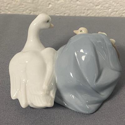 Lladro Porcelain "Mother Goose with Babies In Basket" Figurine