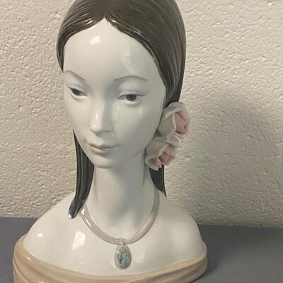 Lladro Porcelain " La Maja Bust with Cameo and Roses"