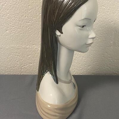Lladro Porcelain " La Maja Bust with Cameo and Roses"