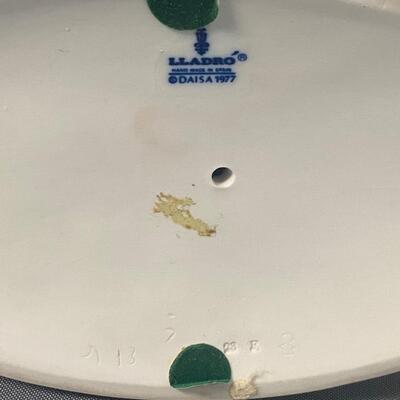 Lladro Porcelain " La Maja Bust with Cameo and Roses"