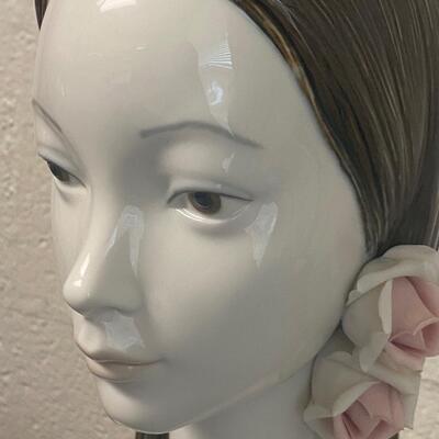 Lladro Porcelain " La Maja Bust with Cameo and Roses"