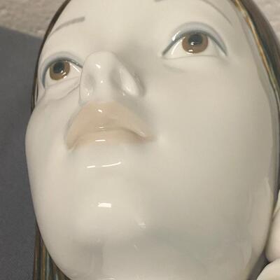 Lladro Porcelain " La Maja Bust with Cameo and Roses"