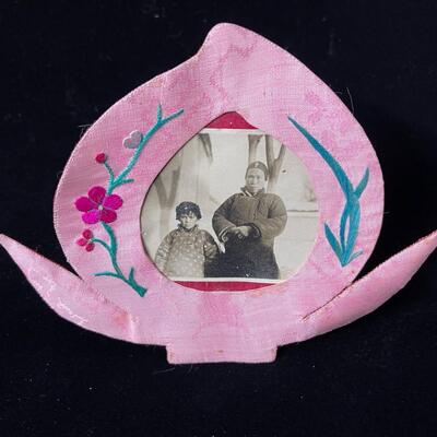 A lot of 3 Chinese Cloth Whimsies and Vintage Photo